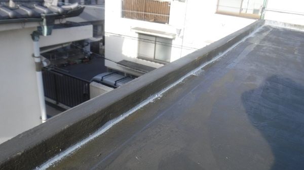 神奈川県横浜市旭区 雨漏り補修工事(陸屋根ウレタン防水工事) 施工中2